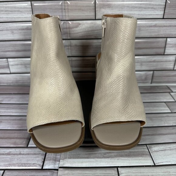 Lucky Brand Women's Tovinna Taupe Leather Block‎ Heel Sandal Shoe Size 6-NEW - Picture 2 of 6